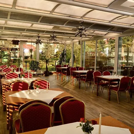 Hotel Am Stadtwald 3*